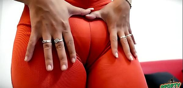  Amazing Sexy Round PAWG in Joggins Working out